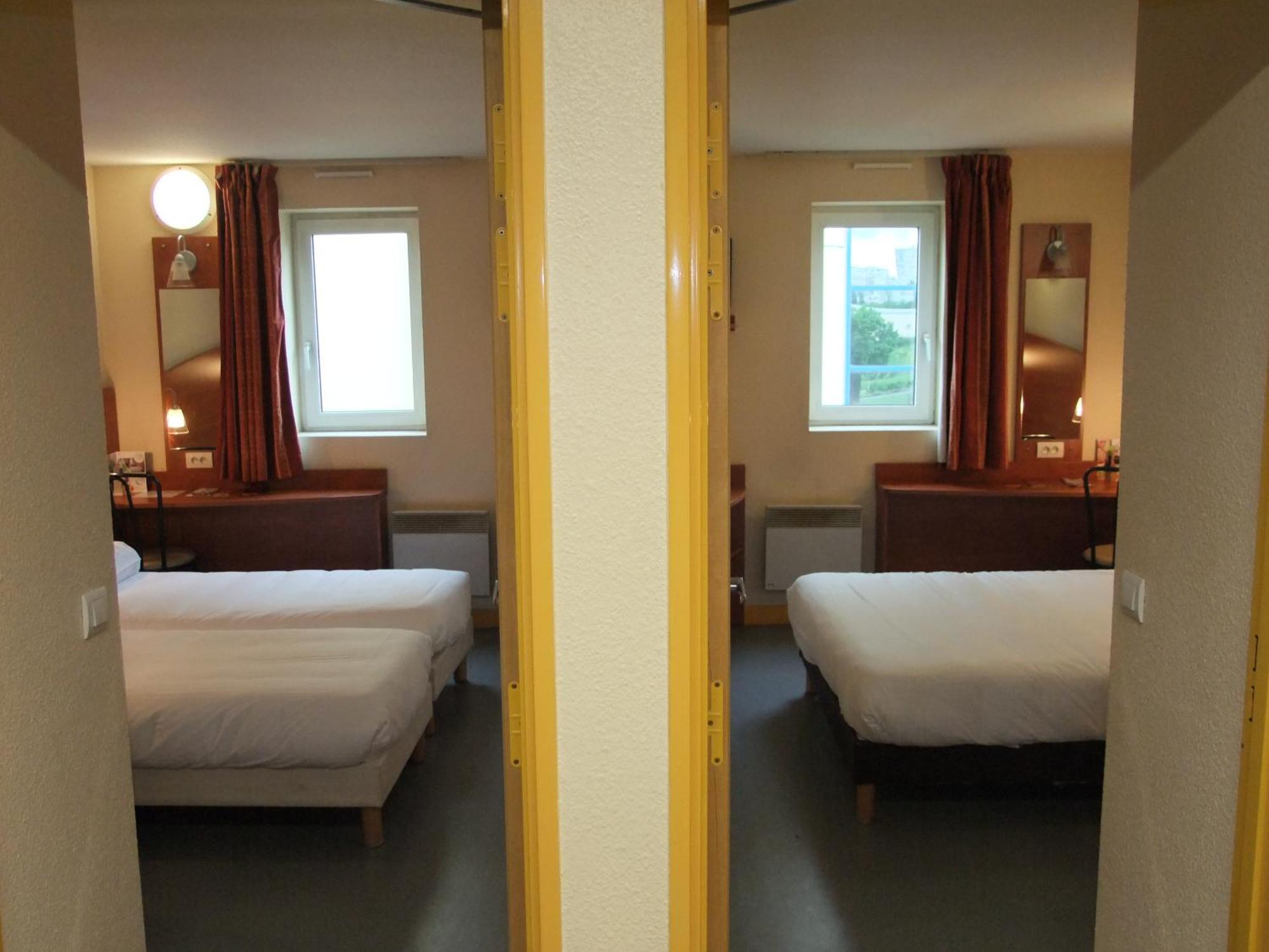 Two Connecting Rooms (1 double and 1 twin),1588035849:JPEG